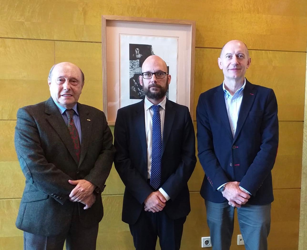 Fenitel con el director genera de Innovación en Asturias